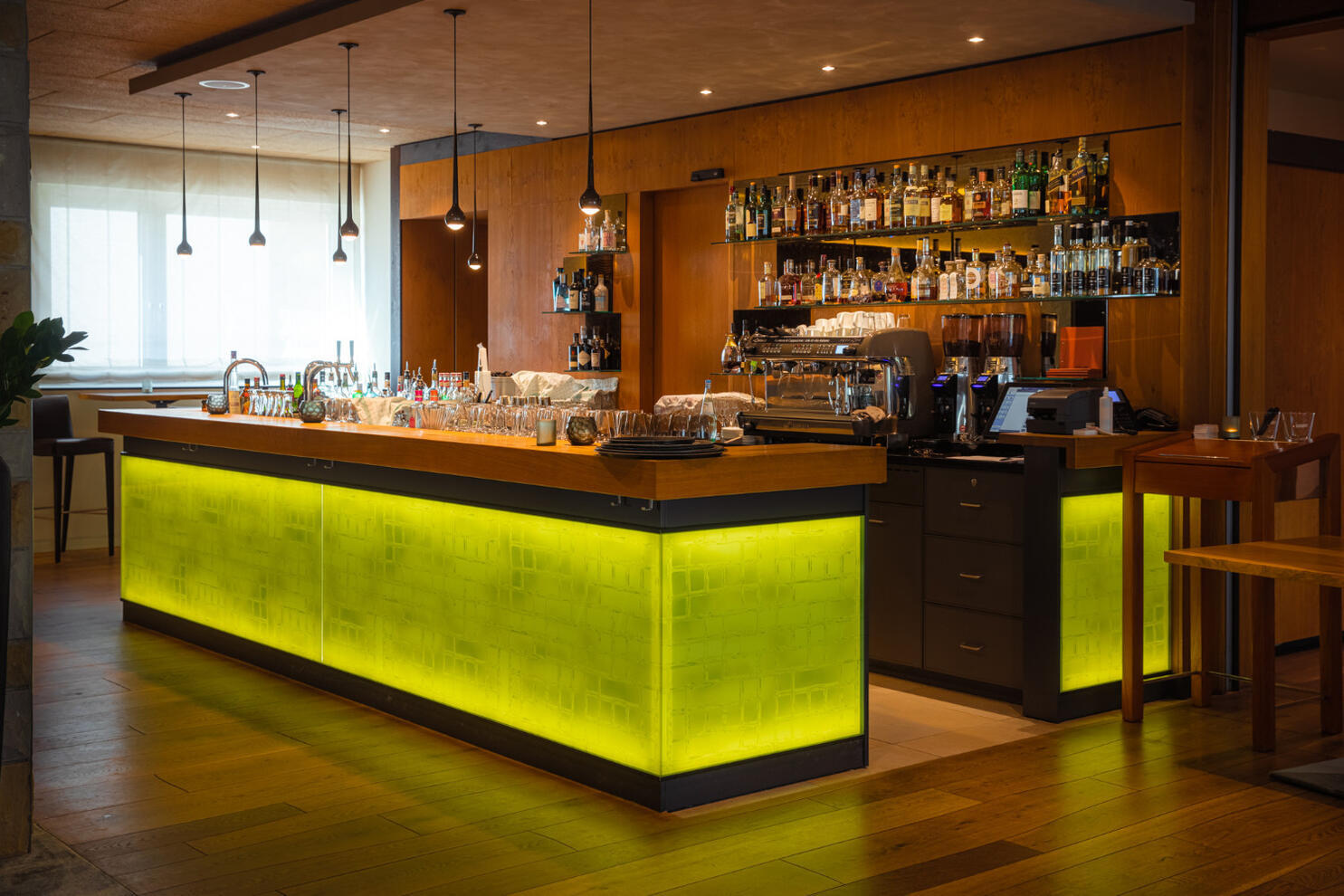 Hotel Restaurant RIVA Bar